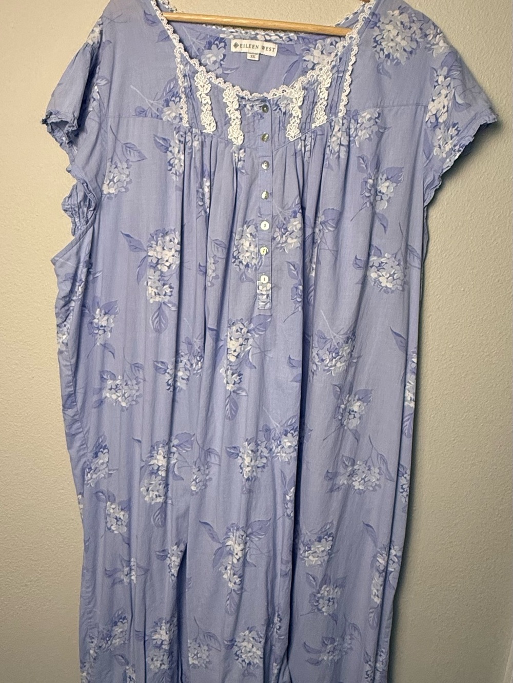 Vintage-Inspired Eileen West Lavender Floral Nightgown with Lace Trim